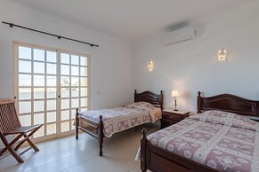Villa Baltin With 4 Bedrooms and 3 Bathrooms