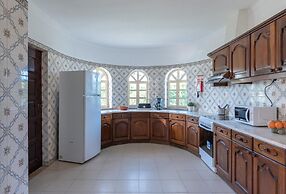 Villa Baltin With 4 Bedrooms and 3 Bathrooms