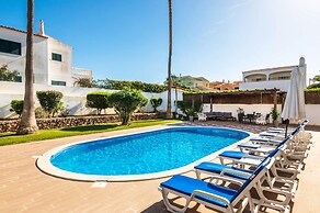 Villa Baltin With 4 Bedrooms and 3 Bathrooms
