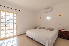 Villa Baltin With 4 Bedrooms and 3 Bathrooms