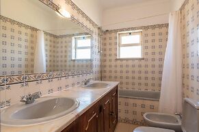 Villa Baltin With 4 Bedrooms and 3 Bathrooms
