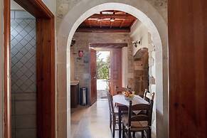 Villa Anta With 2 Bedrooms and 1 Bathrooms