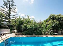 Villa Anta With 2 Bedrooms and 1 Bathrooms