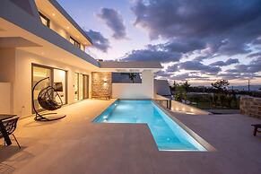 Aethra Deluxe Villa With Pool 700m From Beach