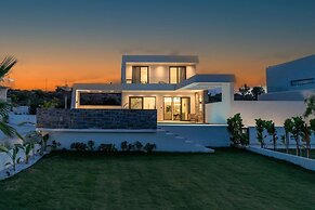 Aethra Deluxe Villa With Pool 700m From Beach