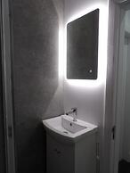 Architect Designed Meadows Central Apartment