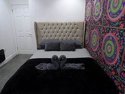 Architect Designed Meadows Central Apartment