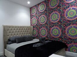 Architect Designed Meadows Central Apartment