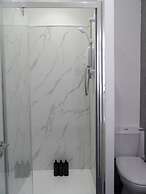 Architect Designed Meadows Central Apartment