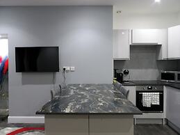 Architect Designed Meadows Central Apartment