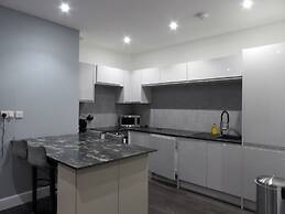 Architect Designed Meadows Central Apartment