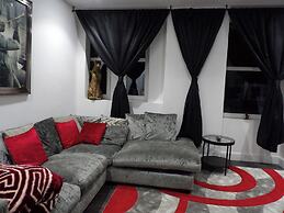 Architect Designed Meadows Central Apartment