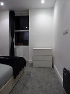 Architect Designed Meadows Central Apartment