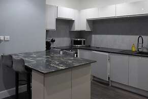 2bed Apt Sleeps 4-near Meadows Park, Parking, Wifi