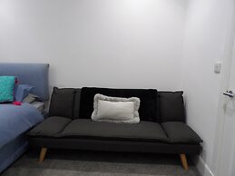 Architect Designed Meadows Central Apartment