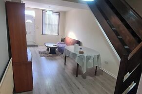 Stylish Central Home - Sleeps 4 & Private Garden