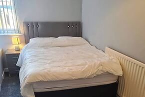 Stylish Central Home - Sleeps 4 & Private Garden