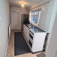 Stylish Central Home - Sleeps 4 & Private Garden