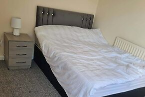 Stylish Central Home - Sleeps 4 & Private Garden