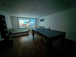 Annexe Pool Table, air Hockey, Table Tennis, Movie