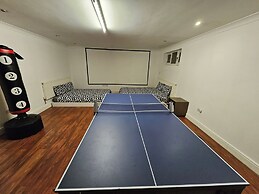 Annexe Pool Table, air Hockey, Table Tennis, Movie