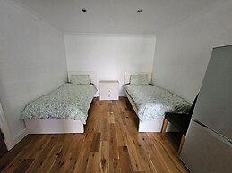 Annexe Pool Table, air Hockey, Table Tennis, Movie