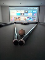 Annexe Pool Table, air Hockey, Table Tennis, Movie
