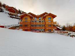 Apartment in Ski In Ski Out Location