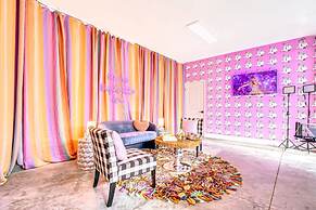 Taylor Swift Home Rooftop Hot Tub Movie Theater