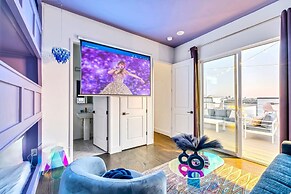 Taylor Swift Home Rooftop Hot Tub Movie Theater