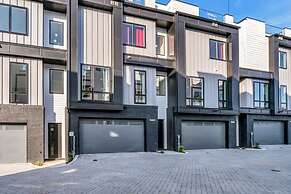 Taylor Swift Home Rooftop Hot Tub Movie Theater