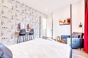 Taylor Swift Home Rooftop Hot Tub Movie Theater