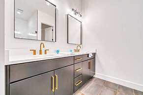 Taylor Swift Home Rooftop Hot Tub Movie Theater