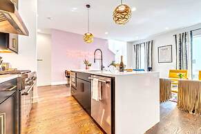 Taylor Swift Home Rooftop Hot Tub Movie Theater