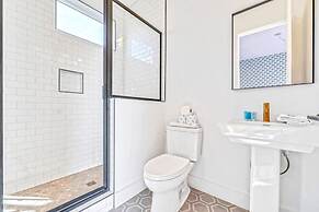 Taylor Swift Home Rooftop Hot Tub Movie Theater