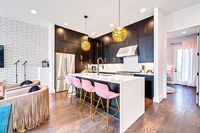 Taylor Swift Home Rooftop Hot Tub Movie Theater