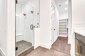 Taylor Swift Home Rooftop Hot Tub Movie Theater