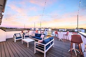 Taylor Swift Home Rooftop Hot Tub Movie Theater