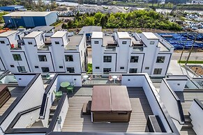 Taylor Swift Home Rooftop Hot Tub Movie Theater