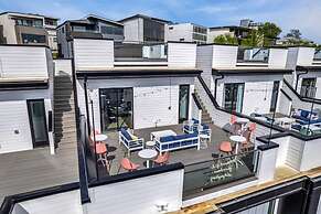 Taylor Swift Home Rooftop Hot Tub Movie Theater