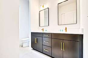 Taylor Swift Home Rooftop Hot Tub Movie Theater