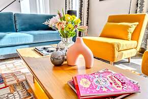 Taylor Swift Home Rooftop Hot Tub Movie Theater