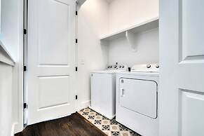 Taylor Swift Home Rooftop Hot Tub Movie Theater