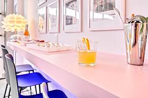 Taylor Swift Home Rooftop Hot Tub Movie Theater