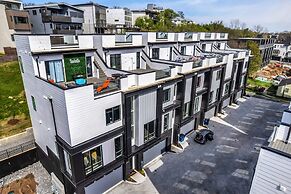 Taylor Swift Home Rooftop Hot Tub Movie Theater