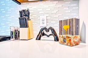 Taylor Swift Home Rooftop Hot Tub Movie Theater