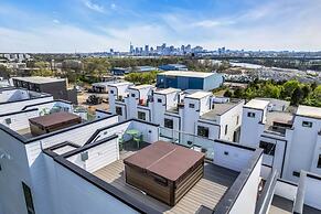 Taylor Swift Home Rooftop Hot Tub Movie Theater