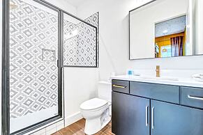 Taylor Swift Home Rooftop Hot Tub Movie Theater