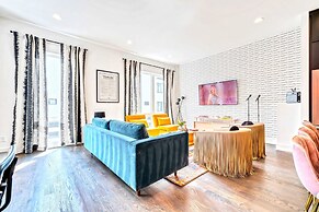 Taylor Swift Home Rooftop Hot Tub Movie Theater