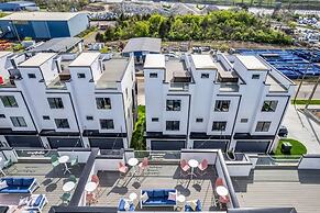 Taylor Swift Home Rooftop Hot Tub Movie Theater